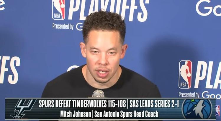 NBA直播-马刺夺G3米奇开心了！爆赞文班亚马统治级发挥，点2将出色防守！